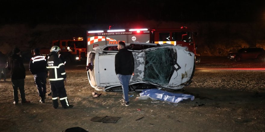 Kütahya'da şarampole devrilen otomobilin sürücü öldü