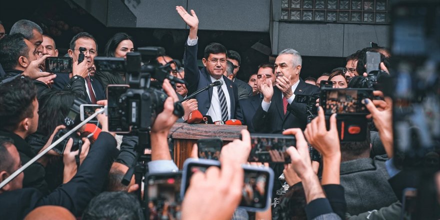 AK Parti'ye katılan Nazilli Belediye Başkanı Özcan'a karşılama