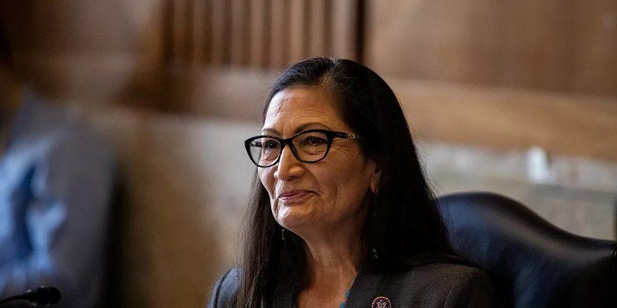 Senato'dan onay alan Deb Haaland, ABD tarihinde kabineye giren ilk 'Amerikan yerlisi' oldu