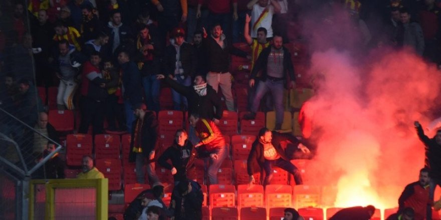 Göztepe-Altay derbisinde fişekleri stada sokan ambulans şoföründen kan donduran paylaşım: ‘Sarı kırmızı giyen herkes bir gün ölecek’