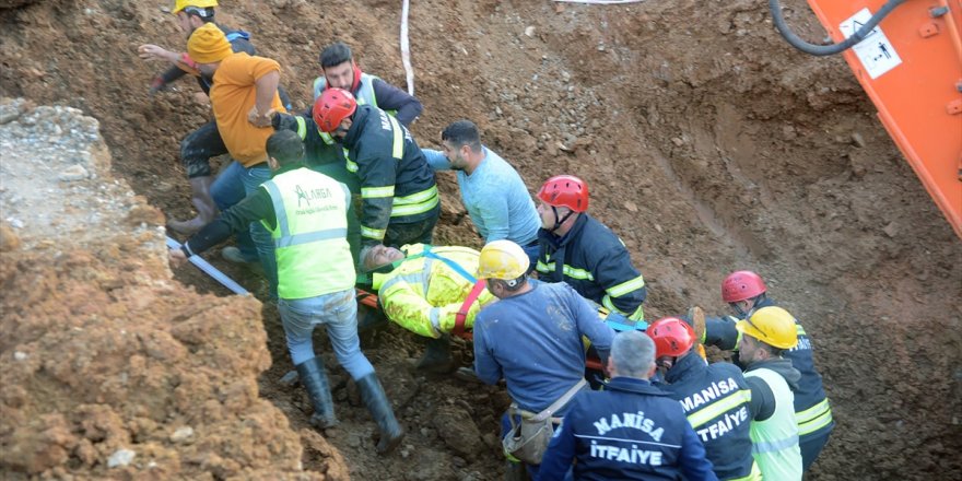Manisa'da hafriyat çalışması sırasında toprak altında kalan işçi kurtarıldı