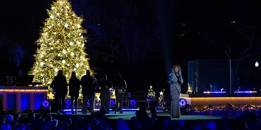 Beyaz Saray'da geleneksel Noel ağacı aydınlatıldı