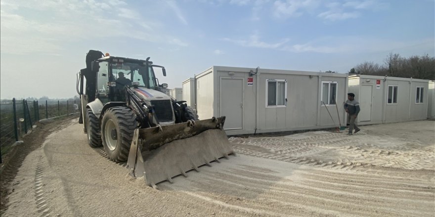 Düzce'de depremzedeler için konteyner kurulumu sürüyor