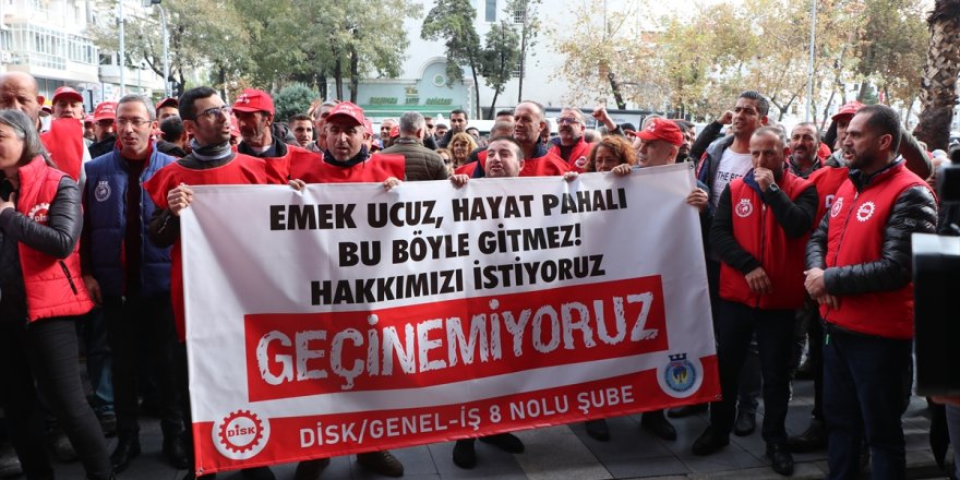 Karşıyaka Belediyesi çalışanlarından eksik maaş protestosu