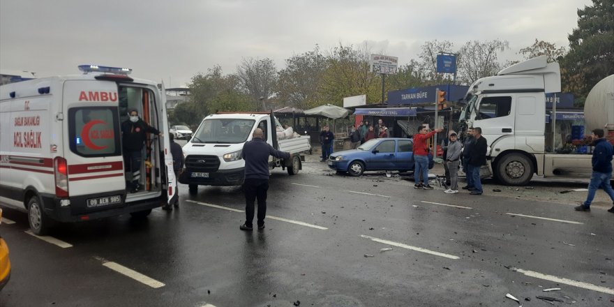 Aydın'da zincirleme trafik kazasında 4 kişi yaralandı