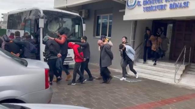 İzmir'de "ev hanımları için ek iş" vaadiyle dolandırıcılığa 15 tutuklama