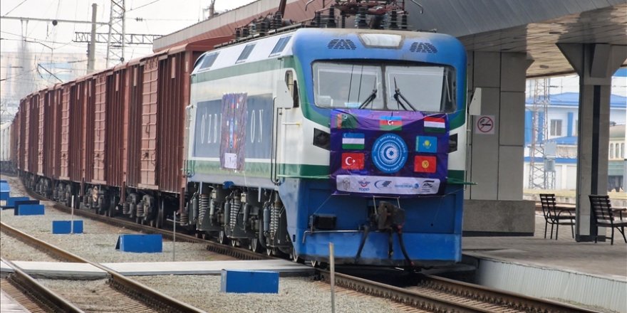 İzmir'den yola çıkan ilk kargo treni, İran ve Türkmenistan üzerinden Özbekistan'a ulaştı