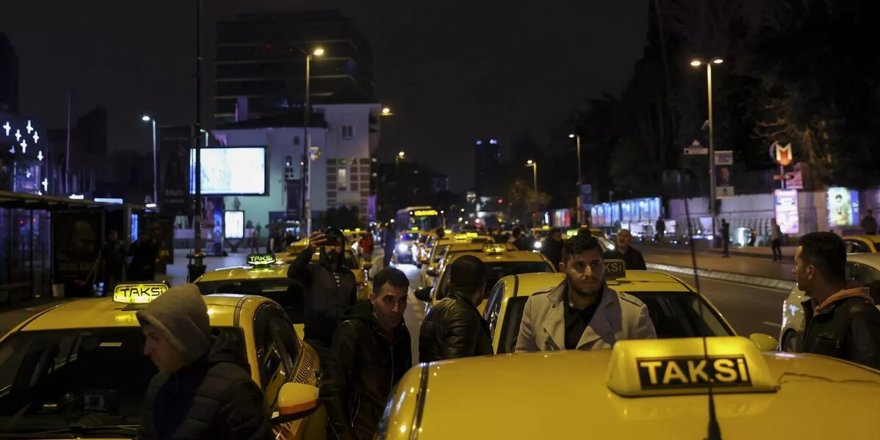 İstanbul'da taksi şoförlerinden ücret protestosu: 'Taksi, otobüs ve minibüsten daha ucuz taşıyor'