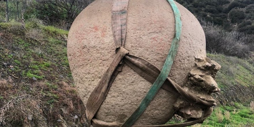 Aydın'da kaçak kazıda bulunan 1,5 metrelik küp müzeye teslim edildi