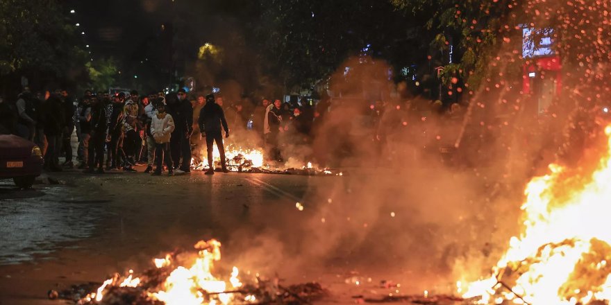 Yunanistan'da polis tarafından vurulan 16 yaşındaki genç için gösteriler düzenlendi