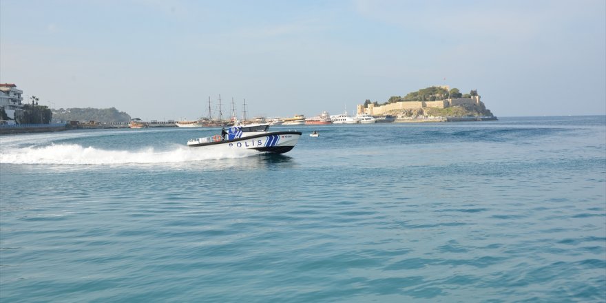 Kuşadası polisinin yeni deniz aracı, devriye görevine başladı