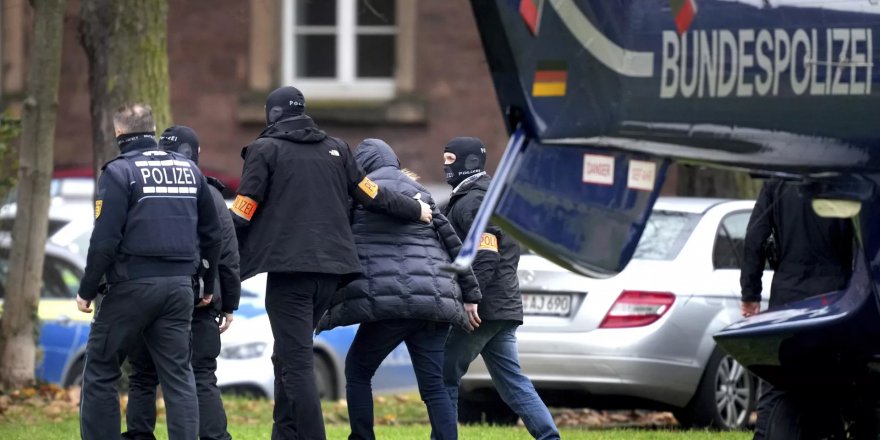 Almanya'da darbe girişimi suçlamasıyla gözaltına alınanların 13'ü tutuklandı