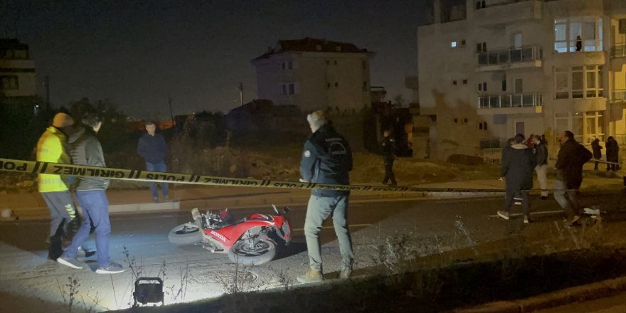 İzmir'de devrilen motosikletin sürücüsü hayatını kaybetti