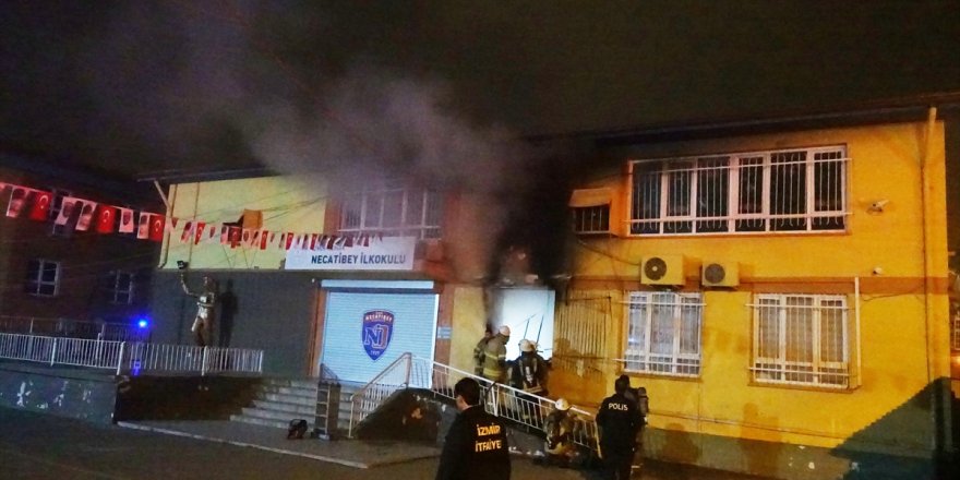 İzmir'de ilkokulda çıkan yangın hasara neden oldu