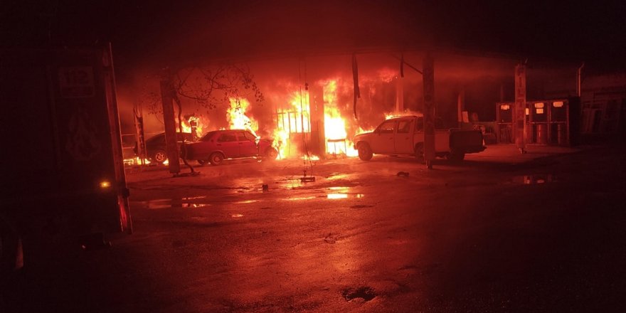 Muğla'da oto tamirhanesinde çıkan yangında 4 araç zarar gördü