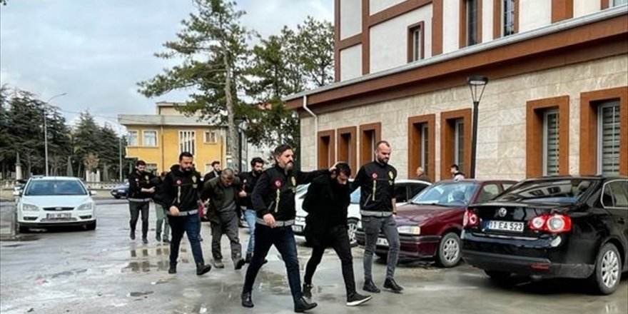 Afyonkarahisar'da "darp" ve "gasp" iddiasıyla 2 şüpheli tutuklandı