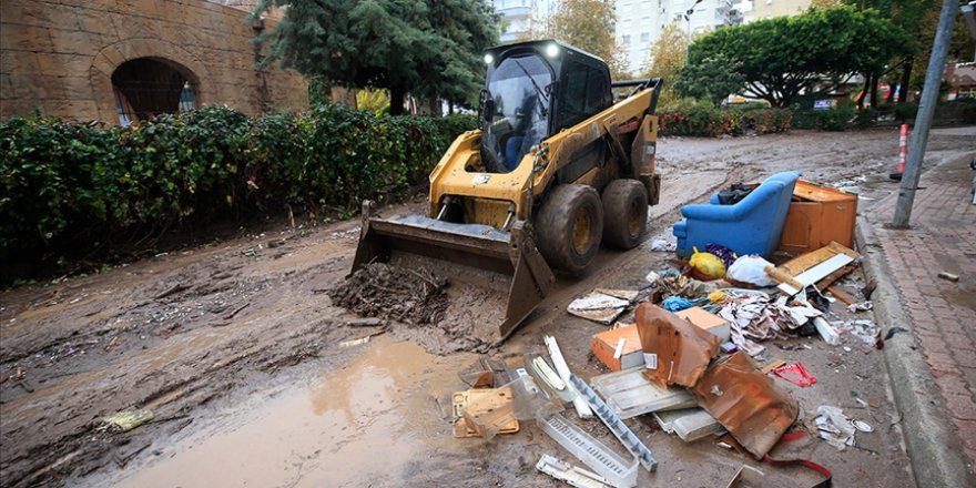 Kumluca ve Finike'de selden etkilenenler için 7 milyon lira daha kaynak aktarıldı