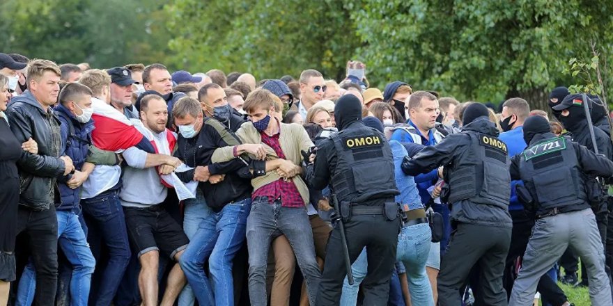 Belarus'ta Lukaşenko hükümetine yönelik protestolara katılan '400'den fazla kişi mahkum edildi'