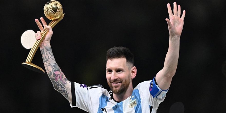 Arjantinli futbolcu Messi, milli formayı giymeye devam edecek
