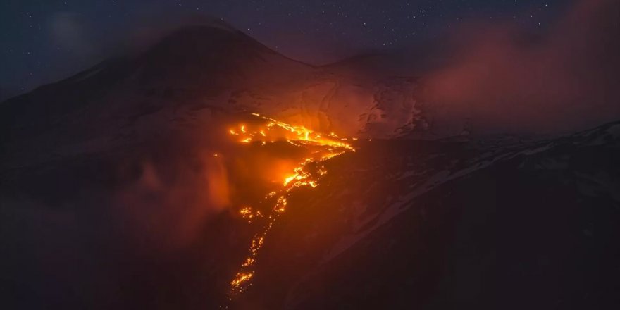 Etna Yanardağı yeniden faaliyete geçti