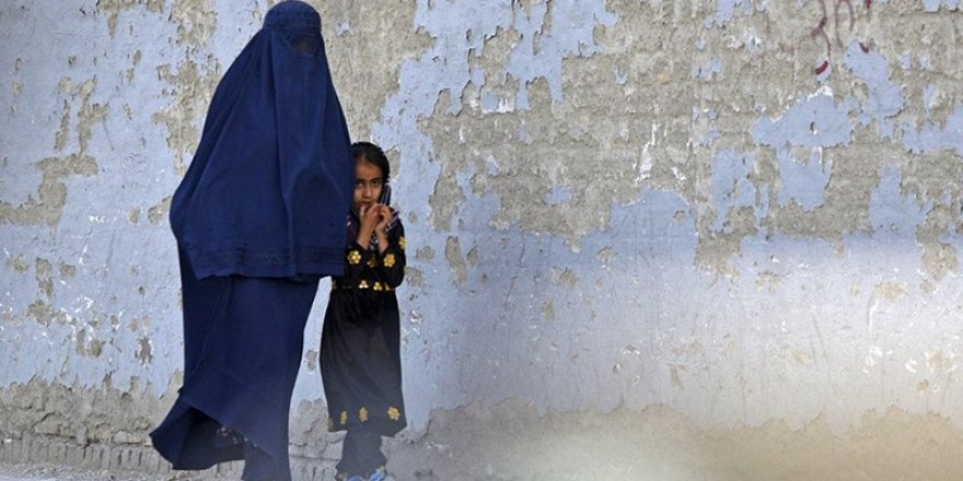 Taliban üniversiteden sonra ilkokulu da yasakladı