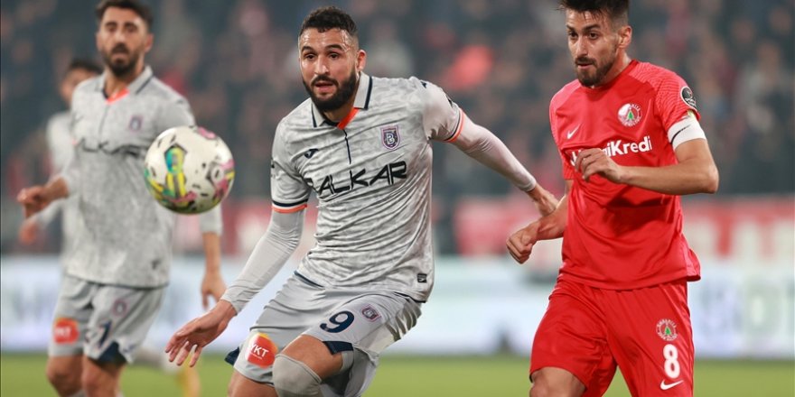 Medipol Başakşehir, Süper Lig'e verilen aradan sonra galibiyetle döndü