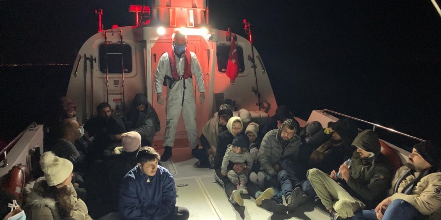 Aydın açıklarında Türk kara sularına itilen 39 düzensiz göçmen kurtarıldı