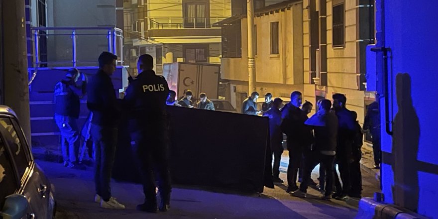 İzmir'de erkek arkadaşının tabancayla vurduğu kadın hayatını kaybetti