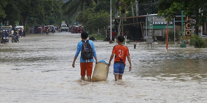 Filipinler'de şiddetli yağışların neden olduğu sellerde ölenlerin sayısı 13'e yükseldi