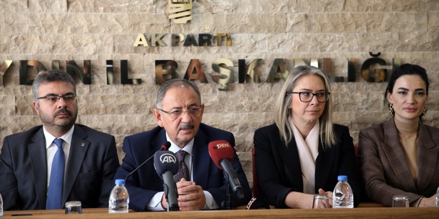 AK Parti'li Özhaseki, partisinin Aydın İl Başkanlığında konuştu