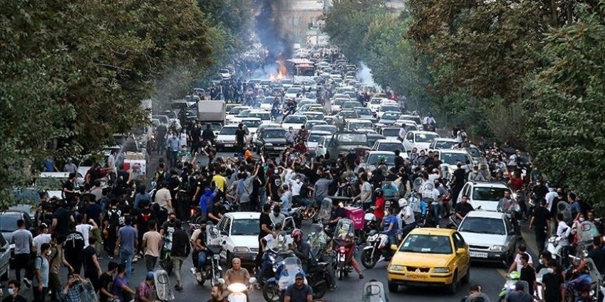 IHR, İran'da yaşamını yitiren gösterici sayısının 476'ya yükseldiğini duyurdu