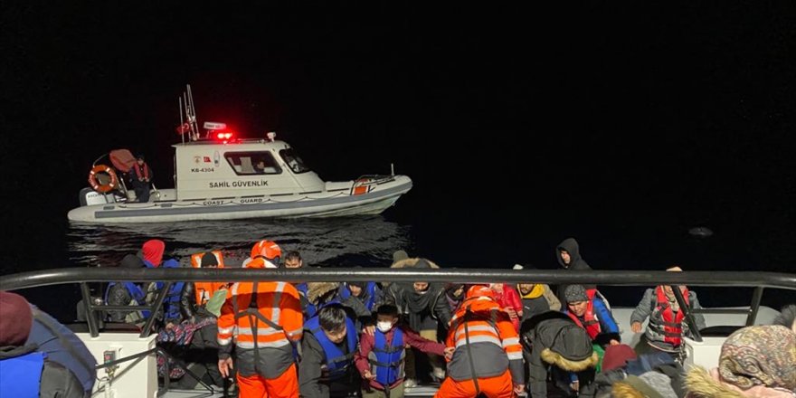 İzmir açıklarında 49 düzensiz göçmen kurtarıldı