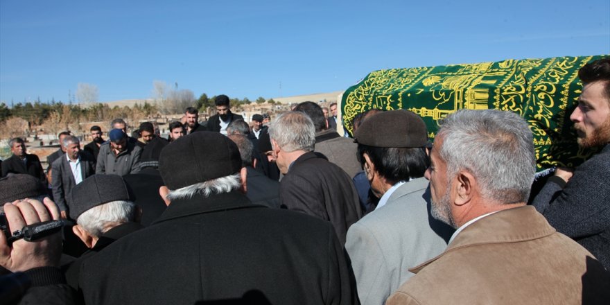 İzmir'deki vinç kazasında ölen Yıldırım Sarı'nın cenazesi Bitlis'te defnedildi