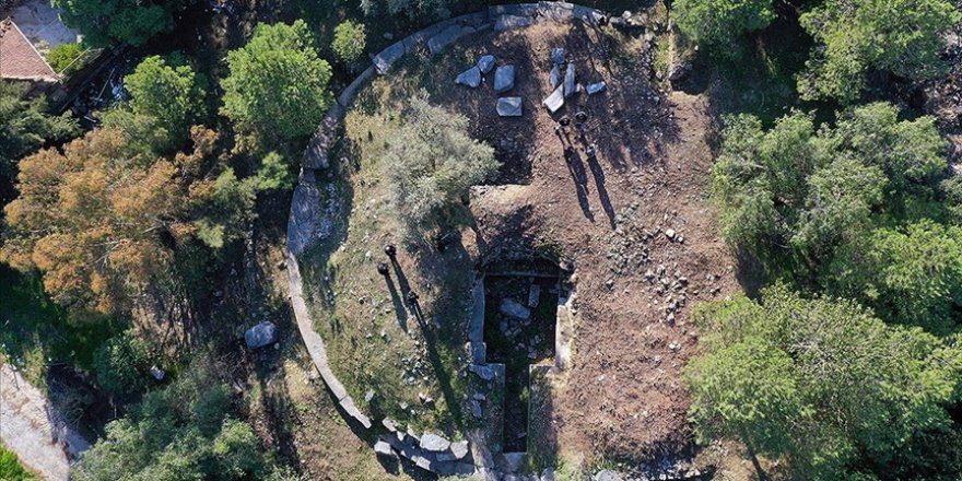 Kuşadası'ndaki yüzey araştırmasında 2 bin 350 yıllık tümülüs bulundu