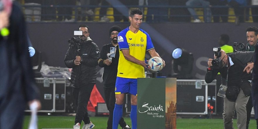 Al Nassr, Cristiano Ronaldo için imza töreni düzenledi