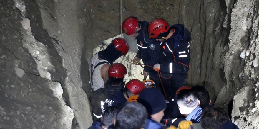 Manisa'da kuyuya düşen baba ve oğlunun cansız bedenine ulaşıldı