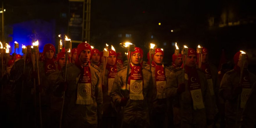 Kars'ta Sarıkamış şehitleri anısına meşaleli yürüyüş yapıldı