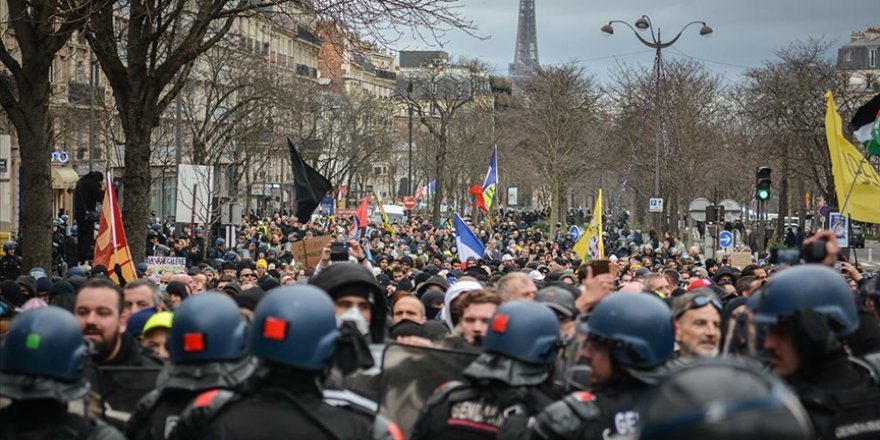 Paris'te sarı yelekliler hükümetin emeklilik reformuna karşı gösteri düzenledi