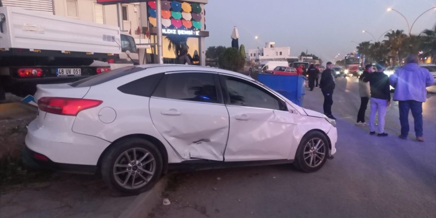 Bodrum'da otomobilin çarptığı atın telef olduğu kazada 2 kişi yaralandı