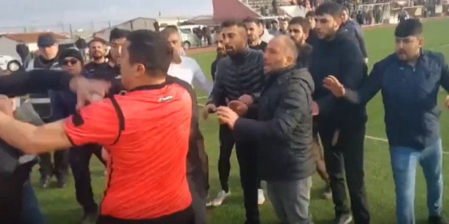 1. Amatör Küme maçında saldırıya uğrayan hakemin burnu kırıldı (Video)