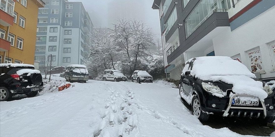 Artvin'de eğitime kar engeli