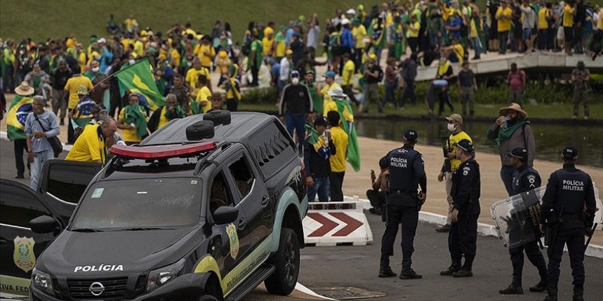 Brezilya’da eski Devlet Başkanı Bolsonaro destekçisi 1200 kişi gözaltına alındı