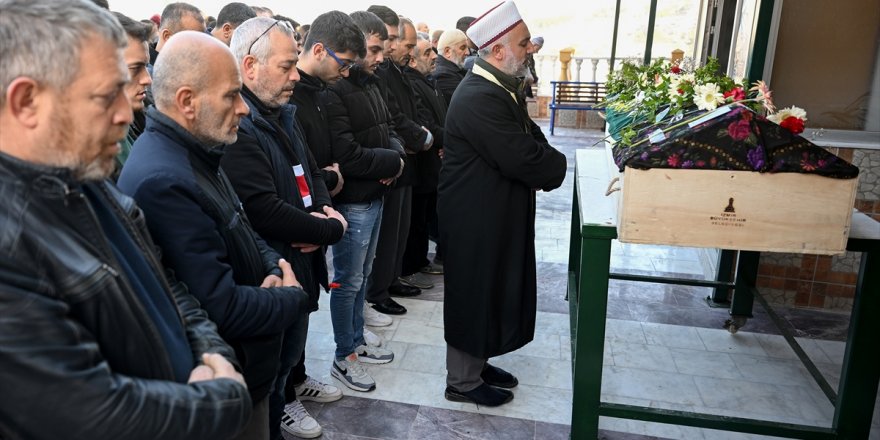 İzmir'de öldürülen kadının cenazesi toprağa verildi