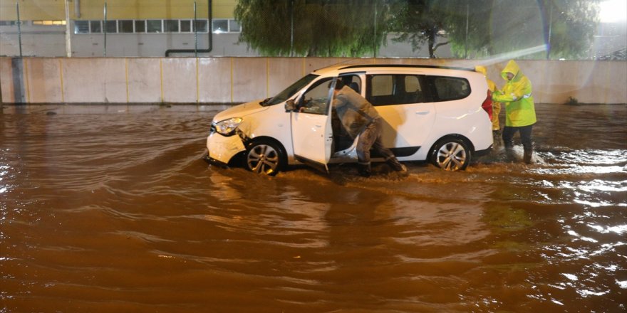 Meteoroloji'den İstanbul dahil 60 il için kar, fırtına ve kuvvetli sağanak uyarısı