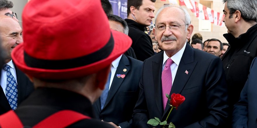 CHP Genel Başkanı Kılıçdaroğlu, İzmir'de okul temel atma törenine katıldı