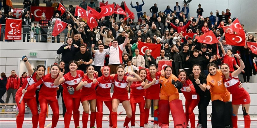 Türk hokeyinde Ümit Milli Kadın Takımı'nın Avrupa üçüncülüğü gururu