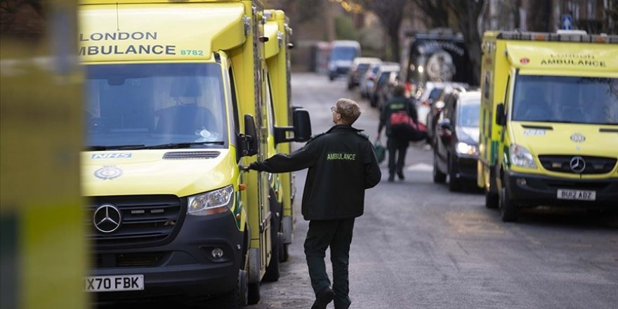 İngiltere'de sağlık sistemi krizi: Ambulans ve acil servis hizmetleri çıkmaza girdi