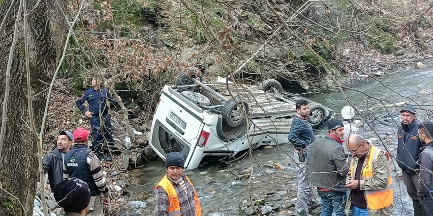 Aydın'da kayıp olarak aranan 2 kişi çaya yuvarlanan araçta ölü bulundu