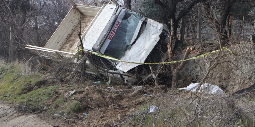 Manisa'da kazaya müdahale edenlere kamyonetin çarpması sonucu 1 kişi öldü