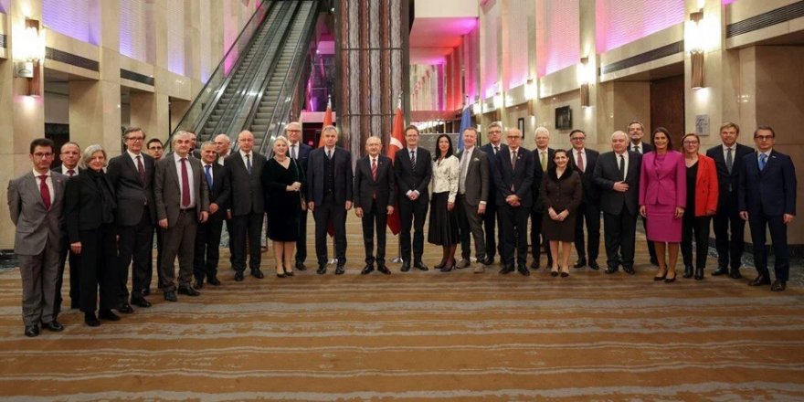 CHP Genel Başkanı Kılıçdaroğlu, AB üyesi ülkelerin büyükelçileriyle yemekte buluştu